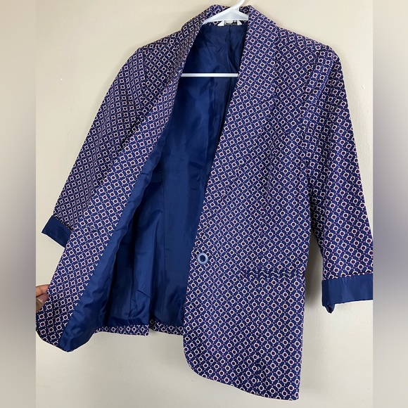 Women’s Blazer - Picture 2 of 3